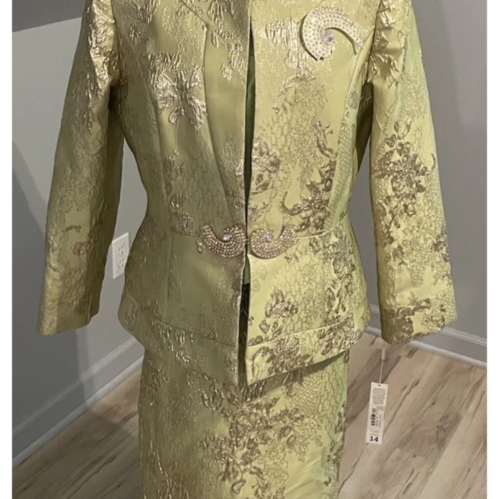 Brand new Lily and Taylor suit size 14